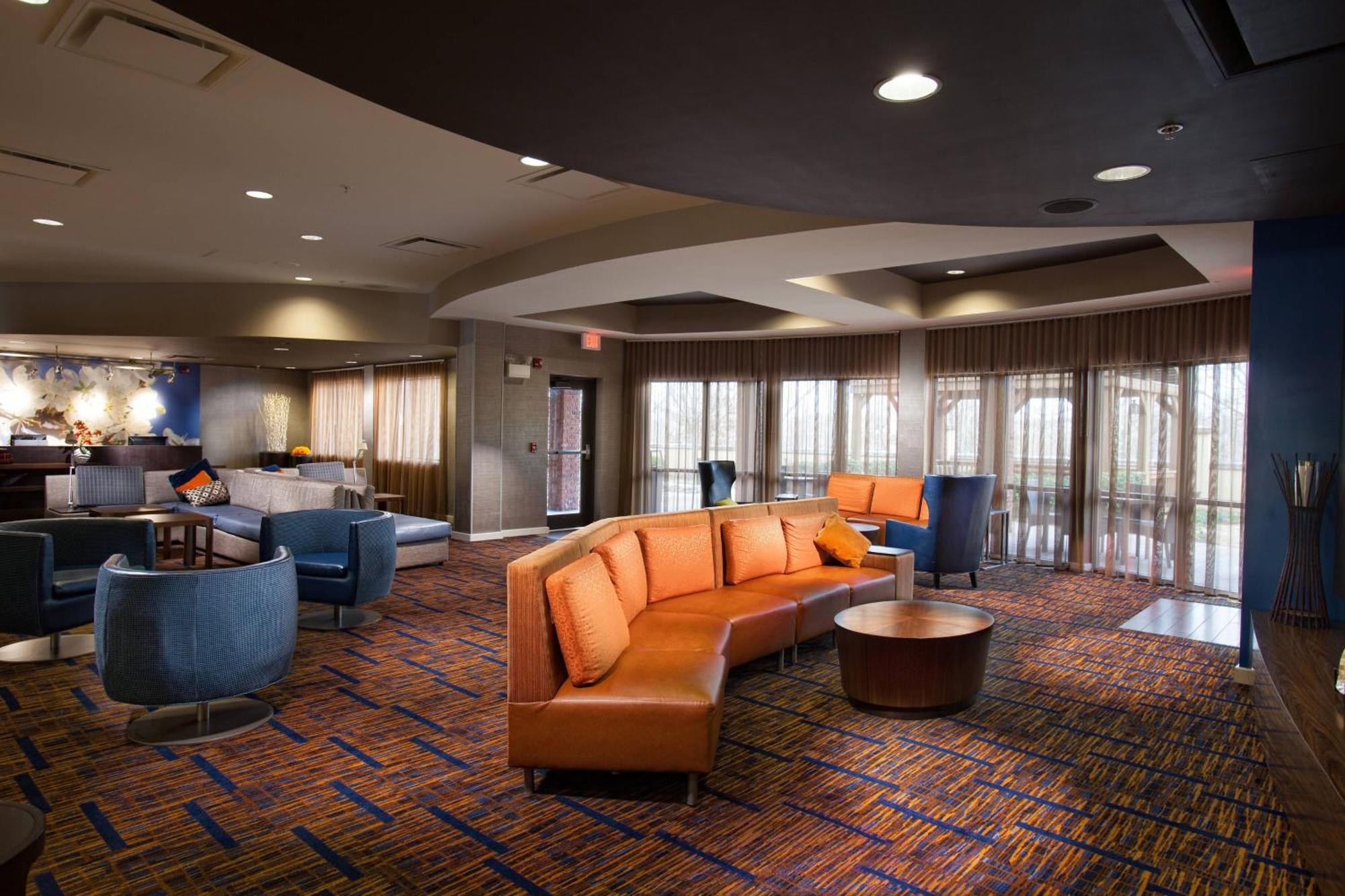 Courtyard By Marriott Фейетвилл Экстерьер фото