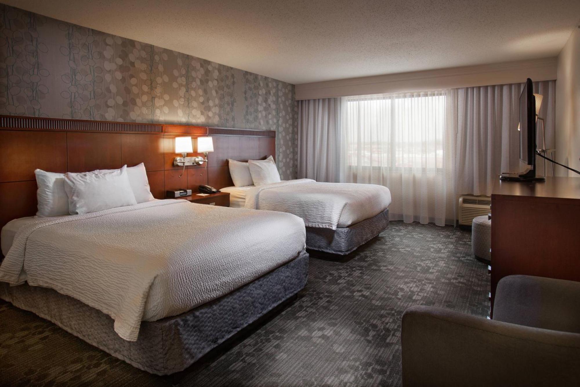 Courtyard By Marriott Фейетвилл Экстерьер фото